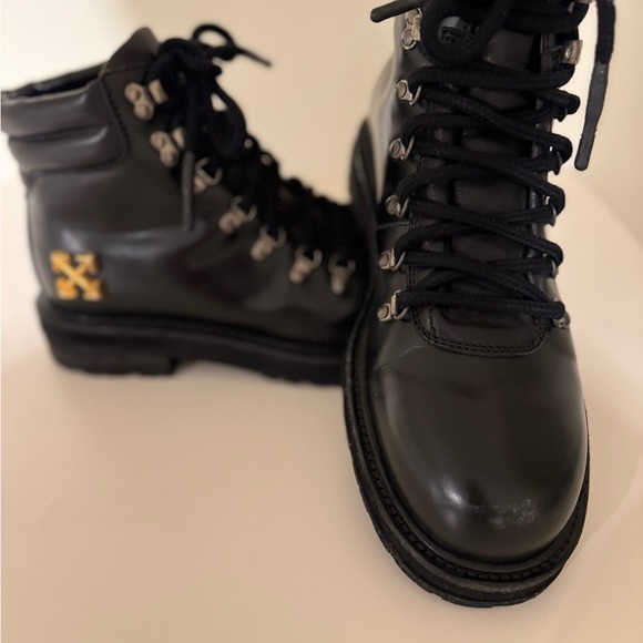 OFF-WHITE Arrow Appliqué Hiking Boot - Picture 3 of 15